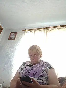 Elena_Beautiful784 live cam on StripChat