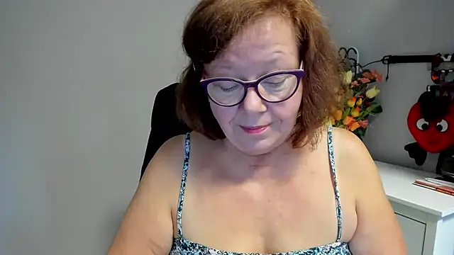 Adelewildx live cam on StripChat
