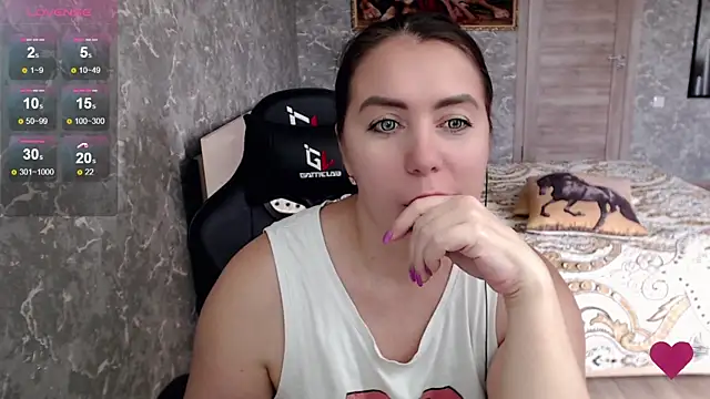 Korolek12 live cam on StripChat
