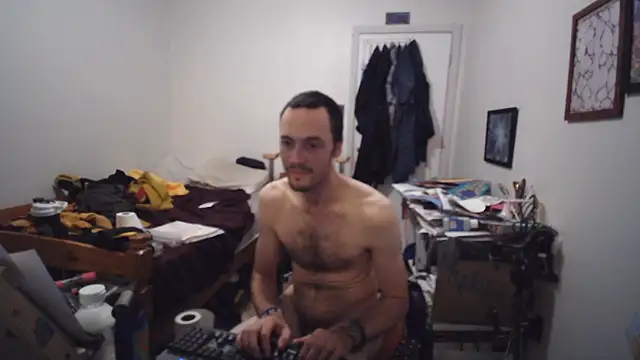 JohnnyMoves live cam on StripChat