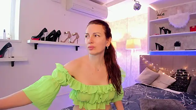 IsabelKiss live cam on StripChat
