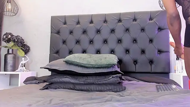 naomi__blair live sex cam