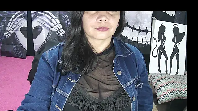 vivian-milf live cam on StripChat