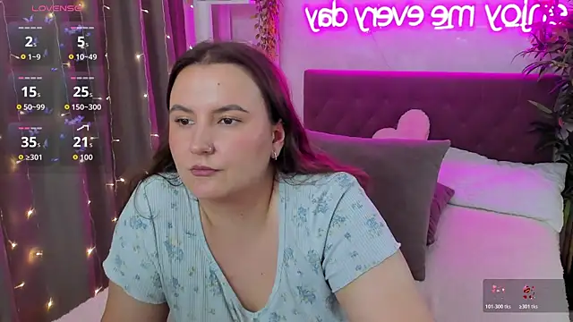 FeralPeach webcam