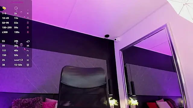 SaraaMills webcam