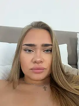 MonicaWestt webcam