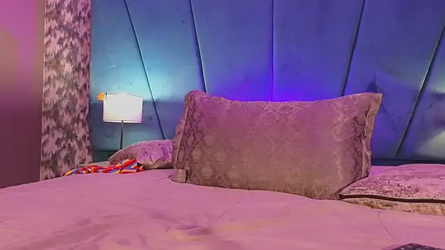 julimonroe_ webcam