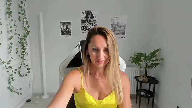LilyDreamm webcam