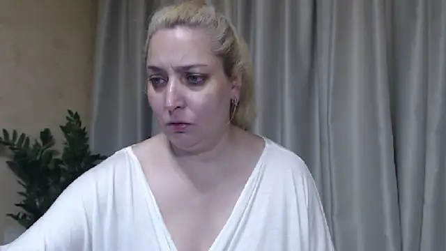 sweetpussy13 webcam