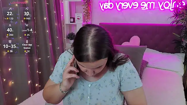 FeralPeach live cam on StripChat