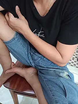Belle-ee live cam on StripChat