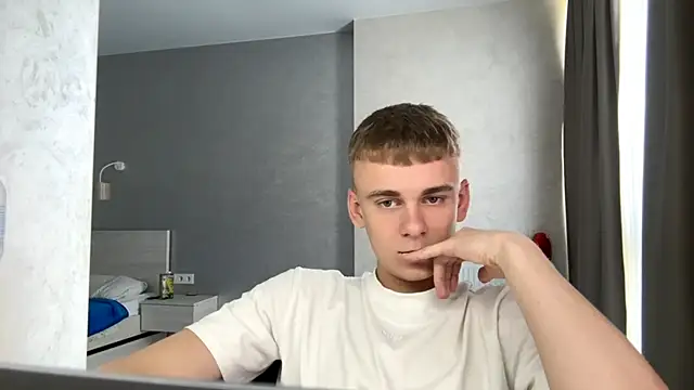 SoloFury live cam on StripChat