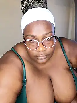 bustytitsxxx webcam