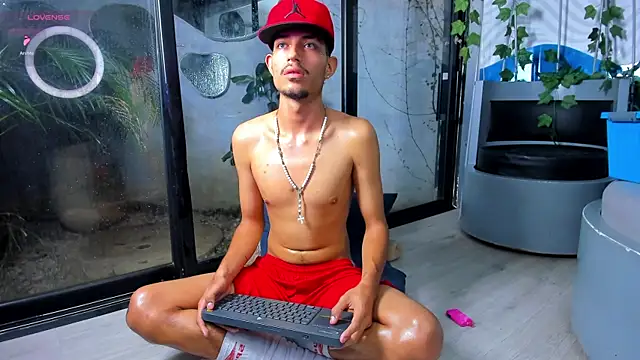 ItsZairen webcam