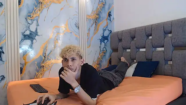 YOUNG_BOYS_HELL webcam