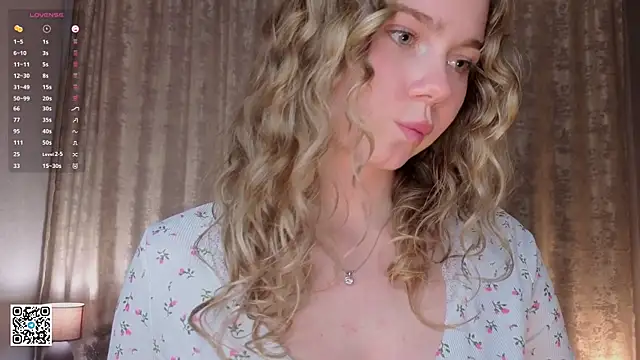 DonaDebore live cam on StripChat