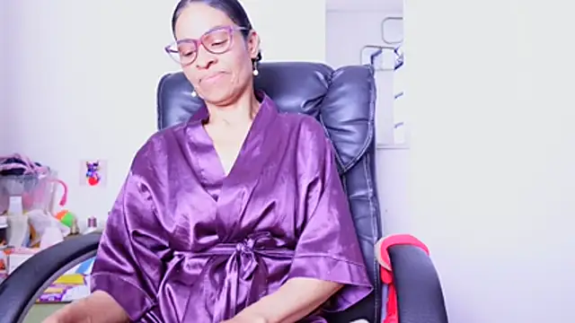 Aries_Mature webcam