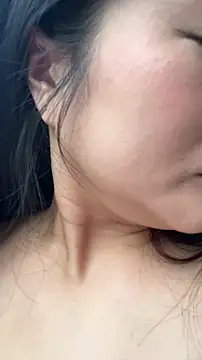 mo-mo-69 live cam on StripChat