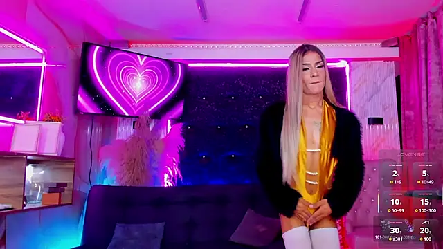 Queens_Wonders_Blonders webcam
