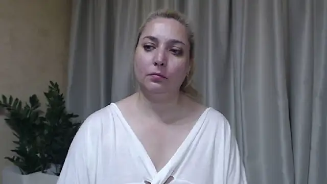 sweetpussy13 webcam