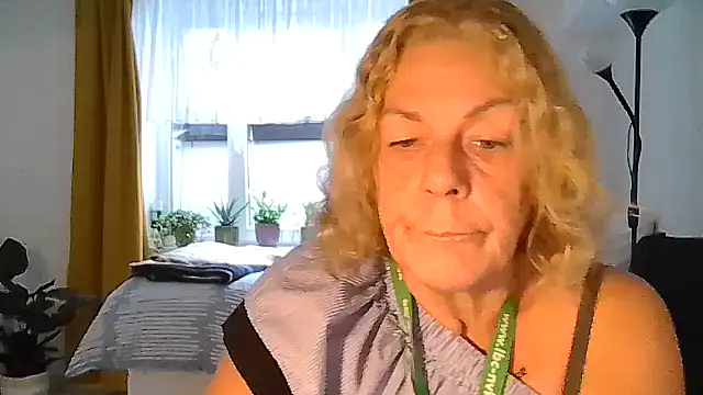 belgianshantie live cam on StripChat