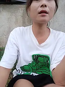 Linda-yiyi live cam on StripChat
