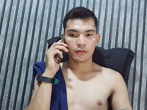 moremoreguys webcam