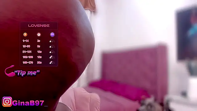 GinnaBolton live cam on StripChat