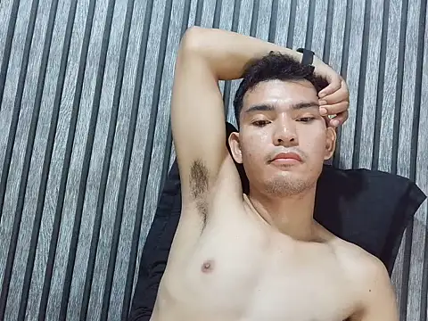 moremoreguys live cam on StripChat