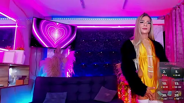 Queens_Wonders_Blonders webcam