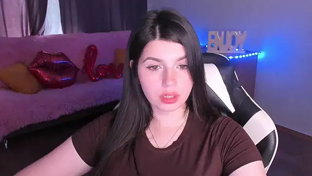 KisaModel live cam on StripChat