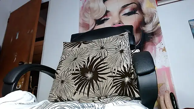 Sexy-Favgirl live cam on StripChat