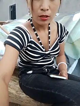 Thobaby112 live cam on StripChat