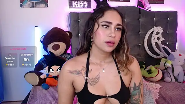 lunabritton live cam on StripChat