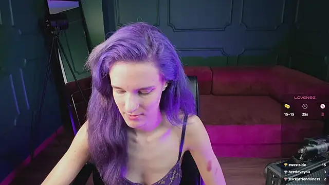AuraLaunni live cam on StripChat