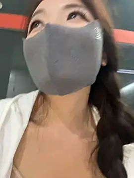 xiaoxiaocheng678 (F milf) - 勾引路人小哥哥摸胸！