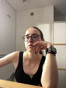 MartiniiSelenna live cam on StripChat