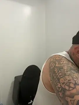 Auhenri25 live cam on StripChat