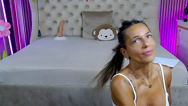 PlayfulShow live cam on StripChat
