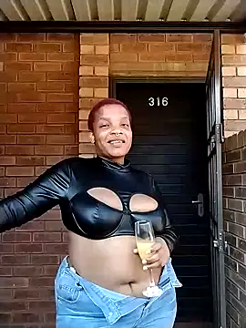 SweetestBootyXxX live cam on StripChat