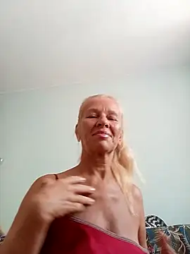 ViktoriaSexi1 live cam on StripChat