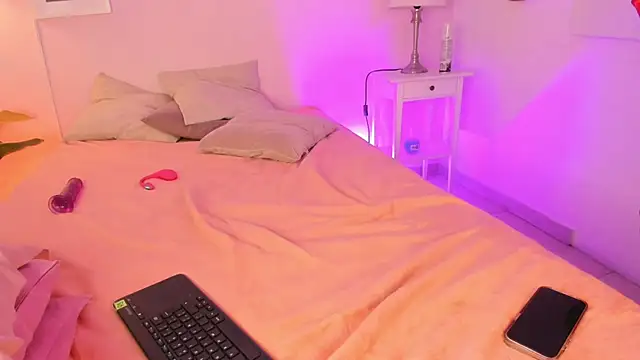 Kitty_lulu_ live cam on StripChat