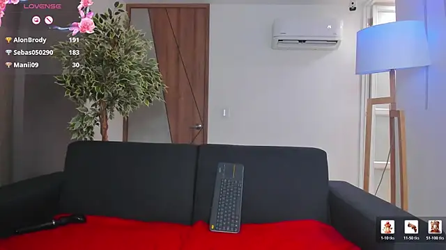 ValentinaaMilan live cam on StripChat