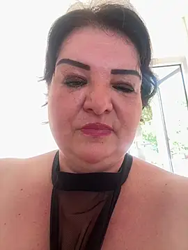 curvymilfmicha live cam on StripChat