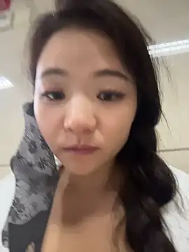 xiaoxiaocheng678 (F milf) - 勾引路人小哥哥摸胸！