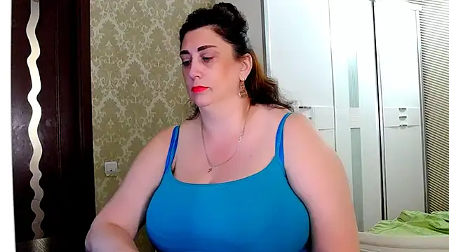 Evelyn_Shy live cam on StripChat
