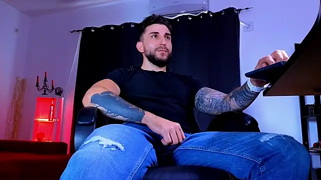 MightyAaron66 webcam