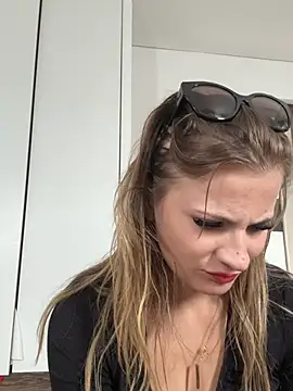 IsabellaEtha webcam