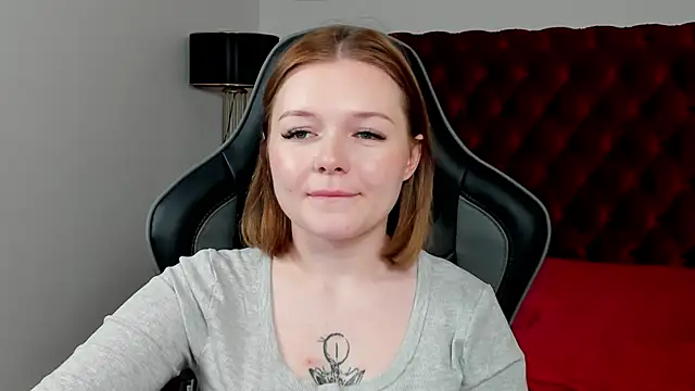 ElinaVale webcam