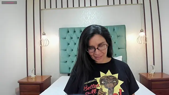 Hannah_Cross webcam